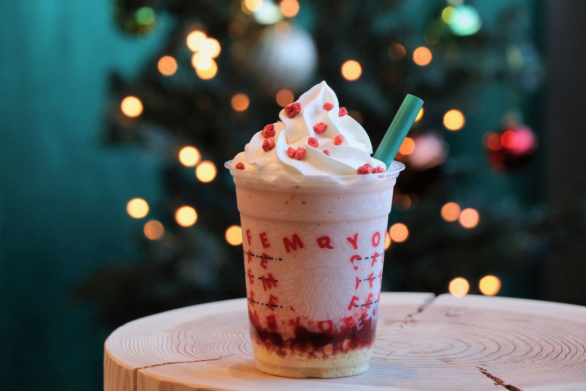 Merry Strawberry Cake Frappuccino - Japan