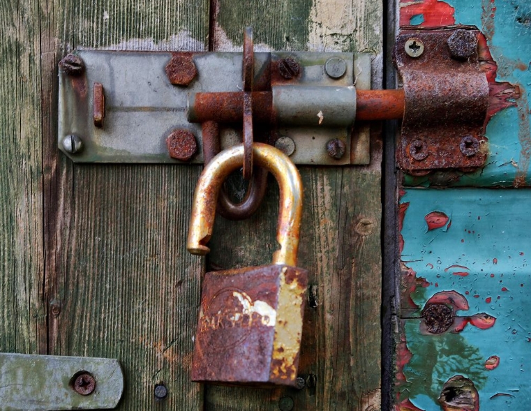 Open a Rusty Lock