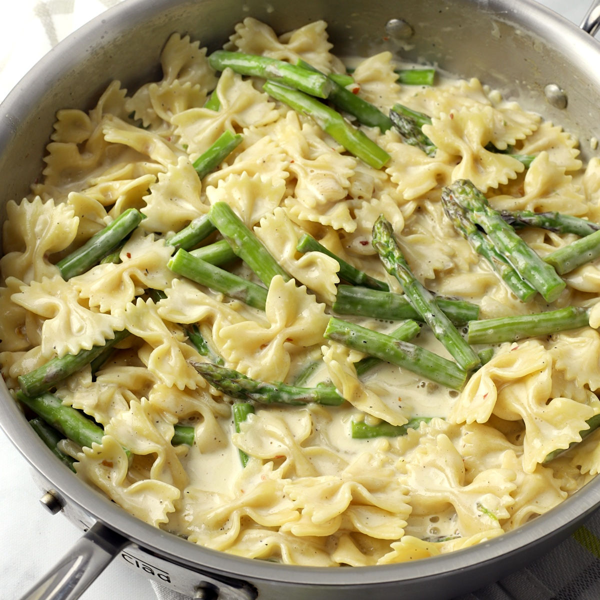 Deliciously Creamy Pasta With Asparagus And Peas